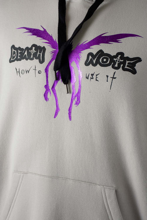 Card slide image -  BUZO DE DEATH NOTE CERRADO CON CAPUCHA GRIS NIEBLA GÉNERO NEUTRO