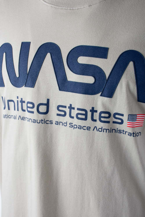 Card slide image -  CAMISETA DE LA NASA MANGA CORTA VERDE ACEITUNA PARA HOMBRE