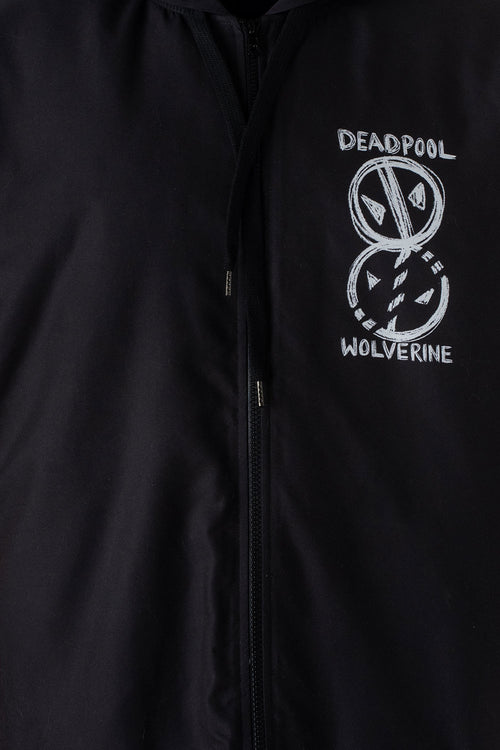 CHAQUETA DE DEADPOOL ROJA Y NEGRA ENGUATADA PARA HOMBRE