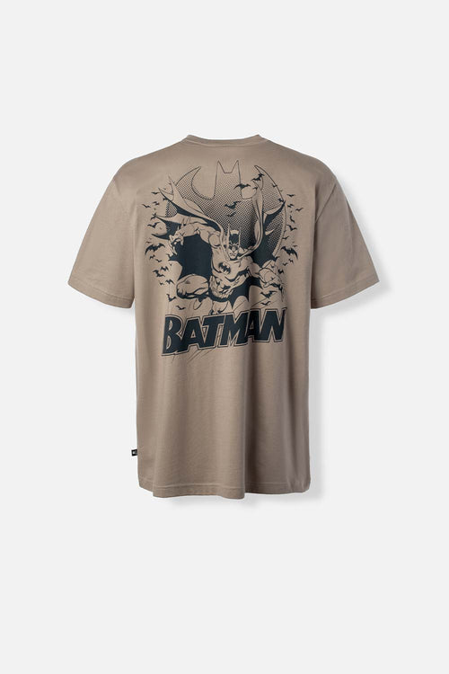 Card slide image -  CAMISETA DE BATMAN GRIS TAUPE MANGA CORTA PARA HOMBRE