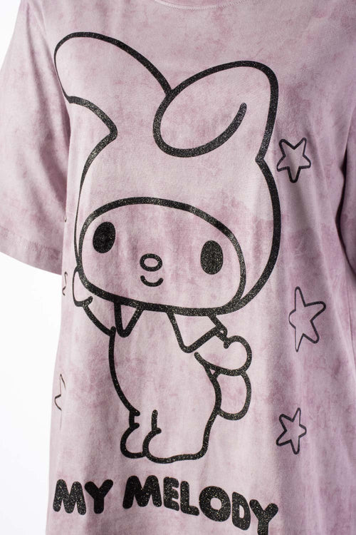 Card slide image -  CAMISETA DE CAMISETA DE MY MELODY & KUROMI LILA GRISÁCEA PARA MUJER MANGA CORTA BLANCA PARA HOMBRE