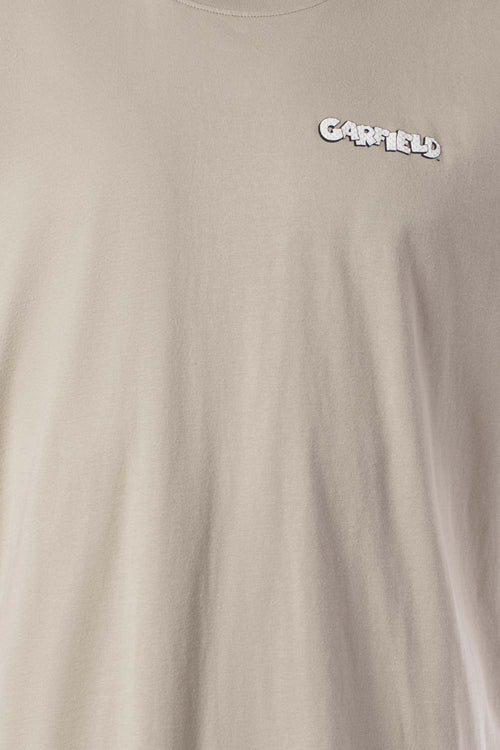 Card slide image -  CAMISETA DE GARFIELD REGULAR FIT VERDE ACEITUNA PARA HOMBRE