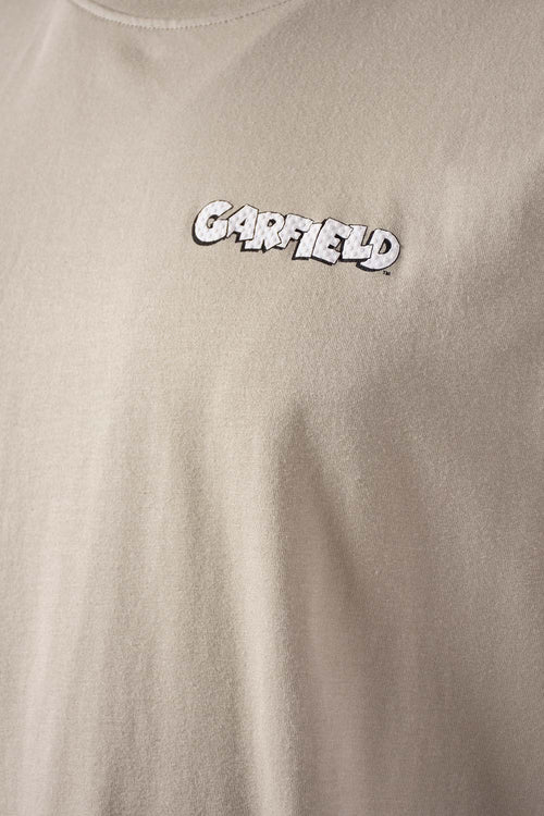Card slide image -  CAMISETA DE GARFIELD REGULAR FIT VERDE ACEITUNA PARA HOMBRE