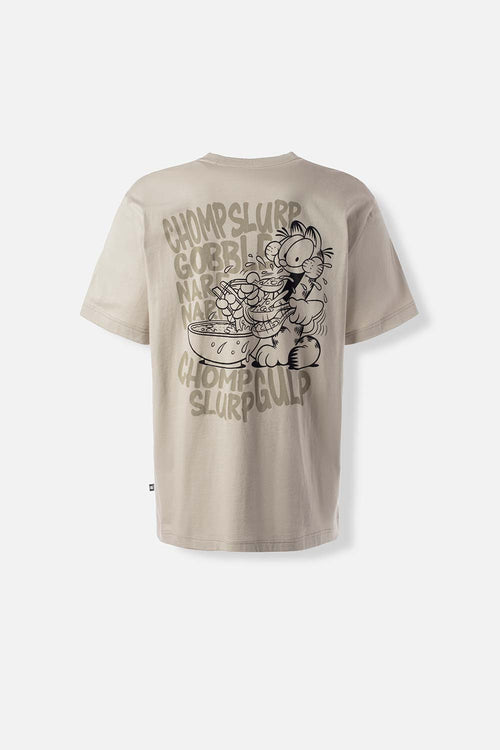 Card slide image -  CAMISETA DE GARFIELD REGULAR FIT VERDE ACEITUNA PARA HOMBRE
