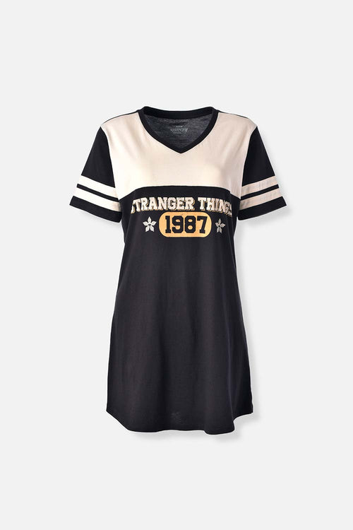 Card slide image -  PIJAMA DE STRANGER THINGS PANTALON CORTO PARA MUJER