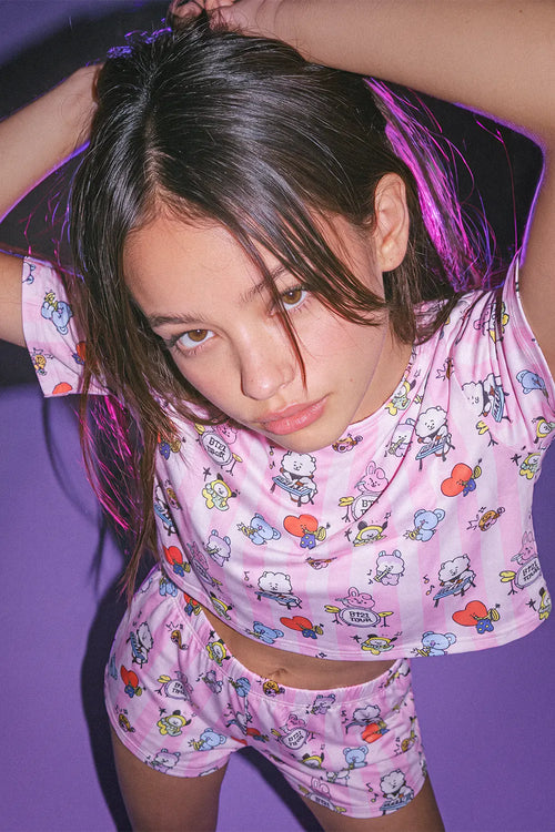 PIJAMA DE BT21 CON PANTALON CORTO PARA MUJER