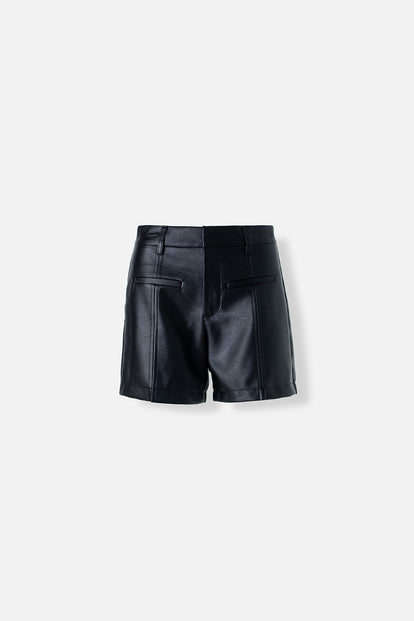 SHORT DE MOVIES NEGRO TIPO CUERO PARA MUJER