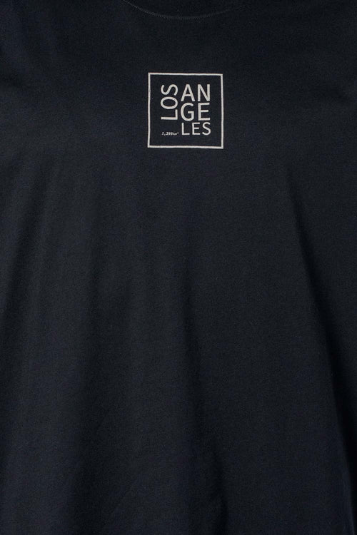 Card slide image -  CAMISETA DE MOVIES NEGRA ESTAMPADA EN ESPALDA PARA HOMBRE