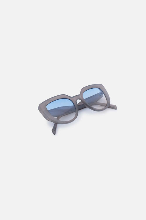 Card slide image -  GAFAS DE SOL DE MOVIES MARCO GRIS GÉNERO NEUTRO